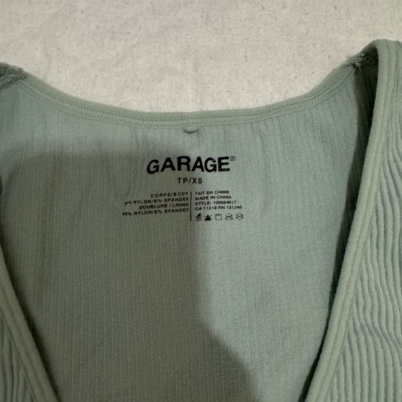 Green top - Picture 2 of 3